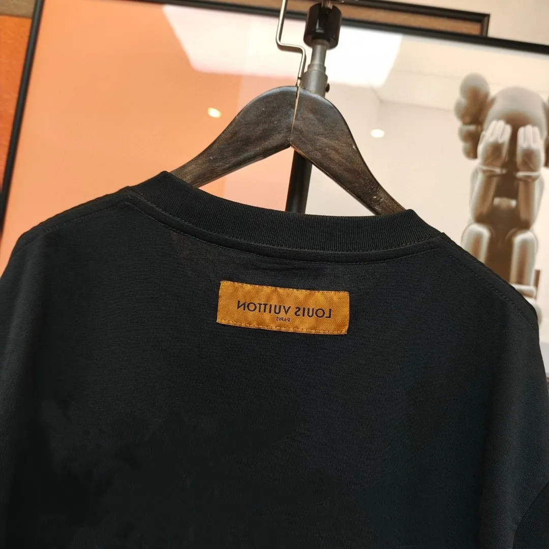 🅿️190 LV🌟New summer style🎽made of pure cotton fabric, super soft and skin-friendly! High-end logo printing and design embellishments, neat and detailed wiring on the inside, making the upper body fashionable! High-end and versatile model, the quality is visible! Size: S-XXL Color: black, white